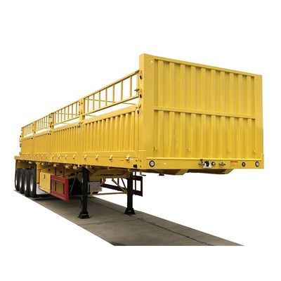 Transporte de animales con facilidad y seguridad usando nuestro remolque de carga cerrado con cerca de acero
